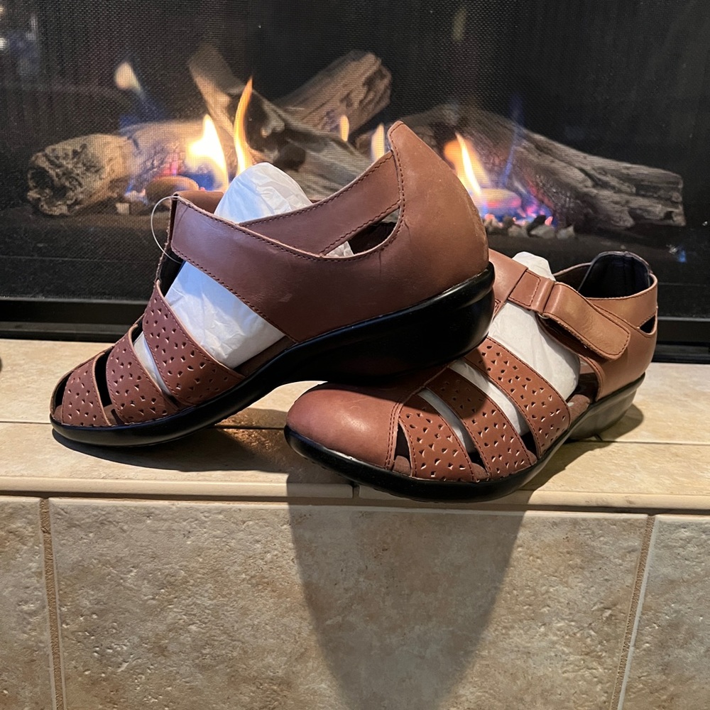 Propét April Brown- Women's Comfort Sandals size 10 2E